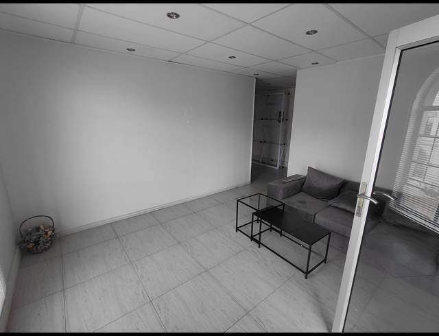 138M² OFFICE TO LET IN GRAND CENTRAL